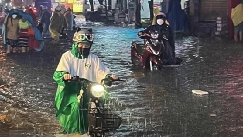 Podcast bản tin trưa 30-8: Nguy cơ bão đôi, vùng mưa lan xuống Trung bộ và Nam bộ; Vụ cướp tiệm vàng ở Bình Định: Sẽ đưa “thầy tu dỏm” giám định tâm thần