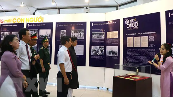 Khai mạc triển lãm “Hồ Chí Minh - Chân dung một con người”