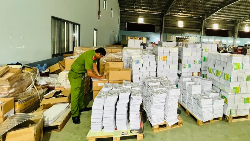 Lực lượng chức năng phát hiện nhiều cơ sở in ấn lậu ở TPHCM