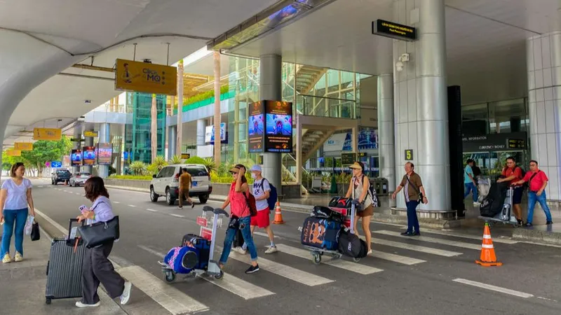 Đà Nẵng: Máy bay hạ cánh trễ vì chó chạy vào đường băng