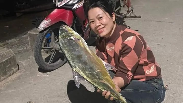 Sau một đêm đánh bắt, ngư dân thu hơn 100 triệu đồng cá bè xước