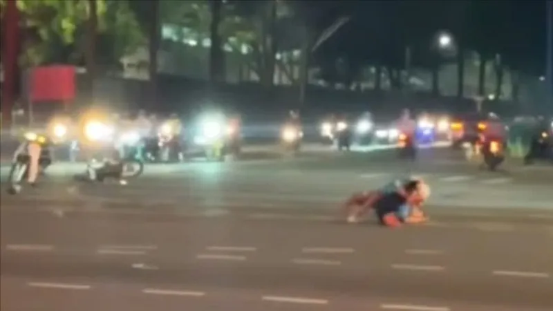 Bình Dương: Phối hợp truy bắt đối tượng đánh người dã man sau va chạm giao thông