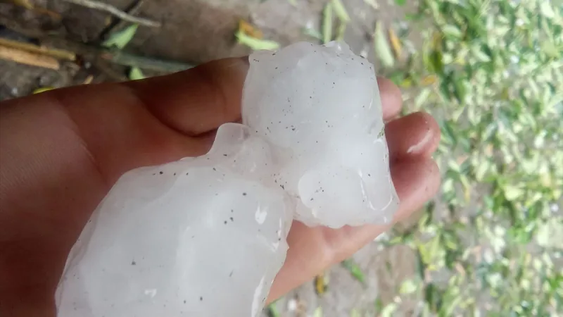  Mưa đá như trút ở Hà Giang và Cao Bằng