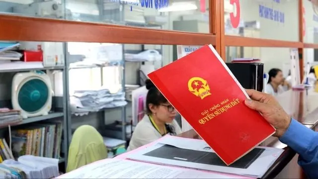 Đề xuất giao thẩm quyền cấp sổ đỏ cho cấp xã