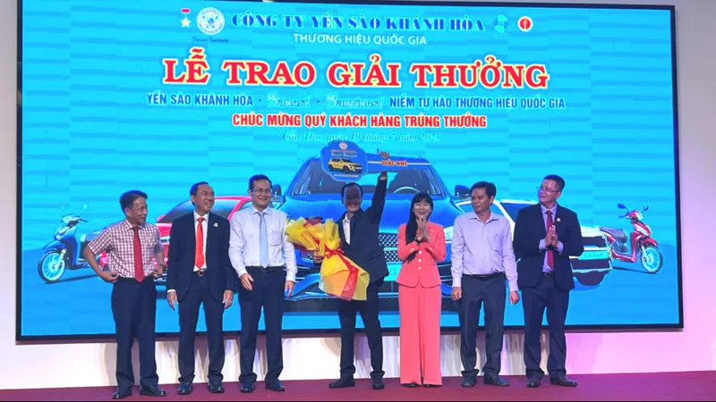 Công ty Yến sào Khánh Hòa trao xe Kia New Sonet 1.5L Deluxe 2025 đầu tiên cho khách hàng