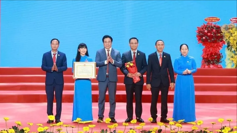 Công ty Yến sào Khánh Hòa vinh dự đón nhận bằng khen của Thủ tướng Chính phủ