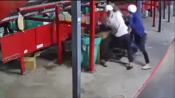 Mâu thuẫn trong công ty, nhóm công nhân đâm chết tổ trưởng