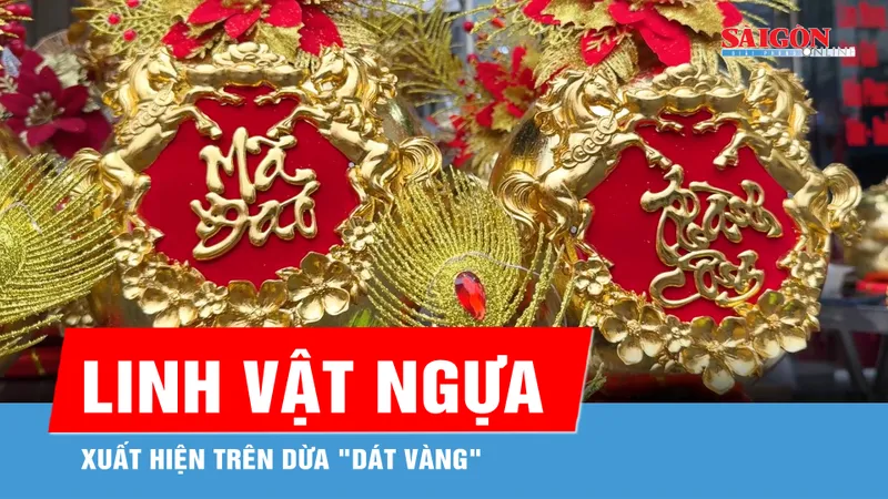 Linh vật ngựa vàng xuất hiện trên dừa "dát vàng"