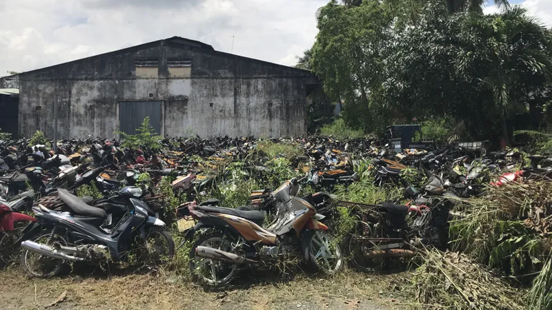 Nhiêu khê xử lý xe vi phạm bị “bỏ quên”