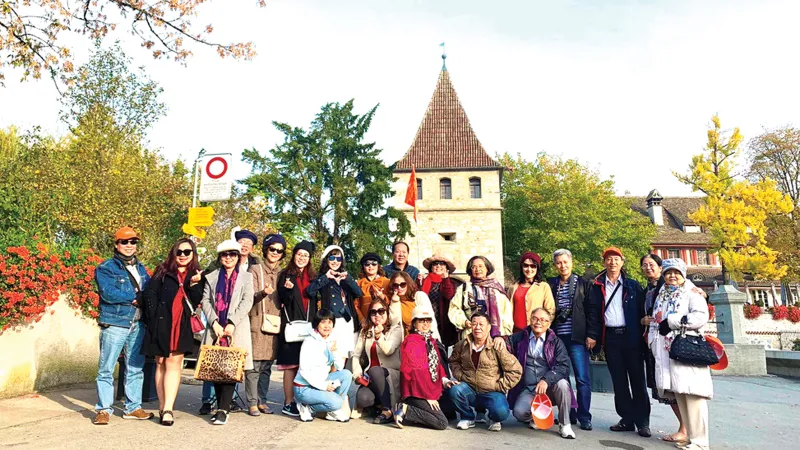 Khai xuân phát lộc - mua tour tết nhận vàng
