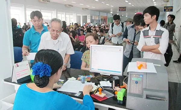 Chế tài hành vi mua bán vé tàu thu lợi bất chính 