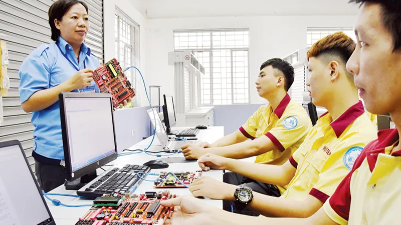 Người học nghề vẫn còn “nhát” tiếng Anh