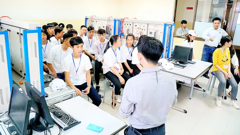 Bát nháo tư vấn tuyển sinh, hướng nghiệp