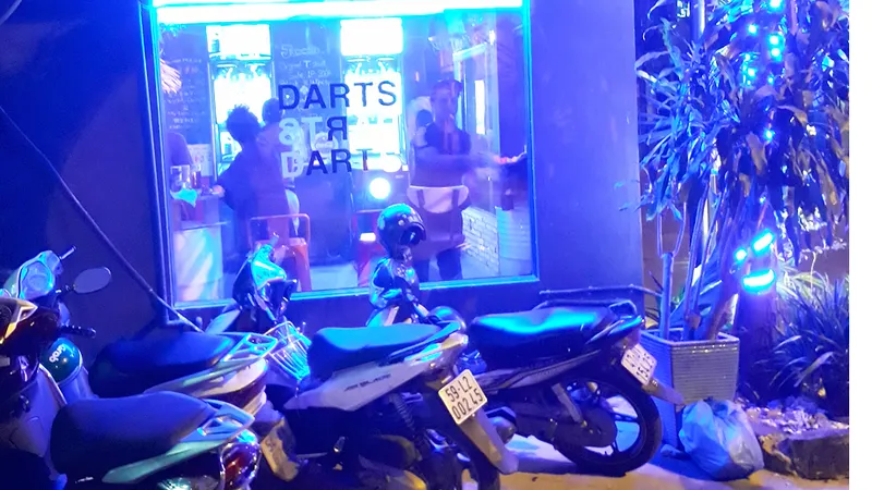 Quán bar ồn ào thâu đêm suốt sáng