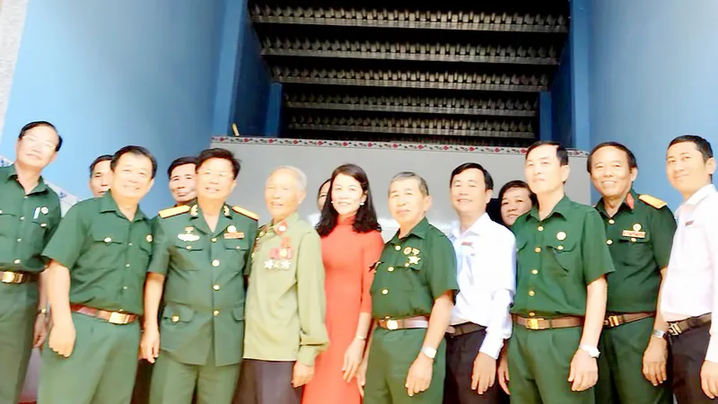 Theo xuân lên biên giới