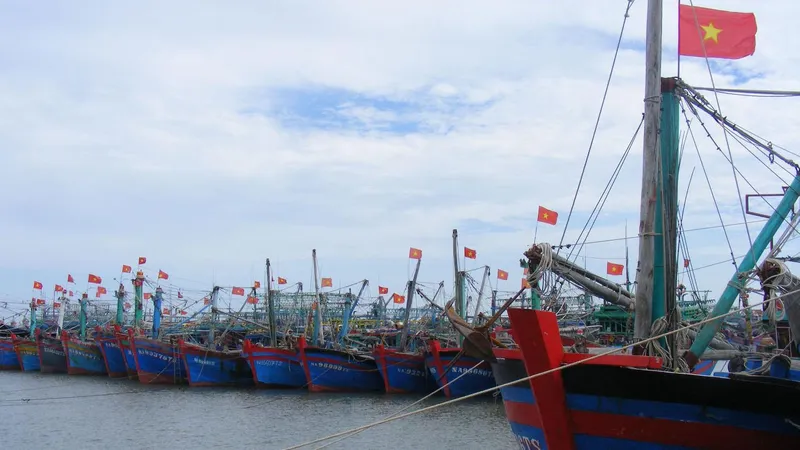 Tàu 67 vươn khơi rồi… mắc cạn