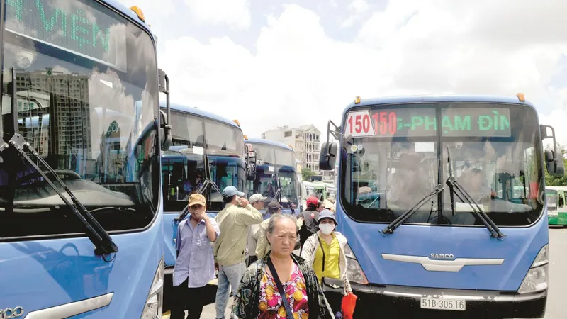 Bị dọa ngưng cấp khí CNG, xe buýt điêu đứng