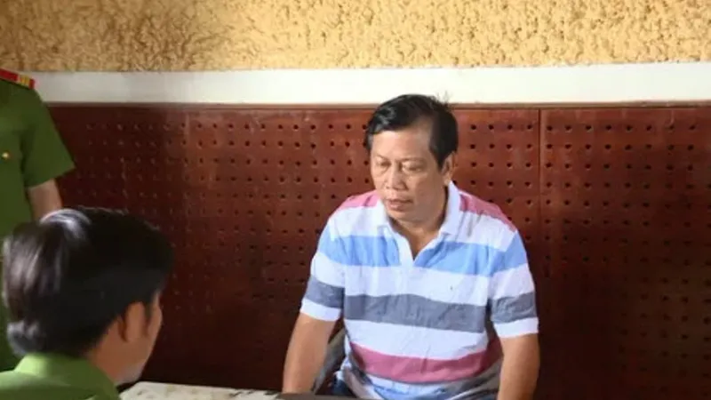 Đại gia Trịnh Sướng bị cơ quan công an bắt giữ để điều tra về hành vi sản xuất, mua bán hàng giả