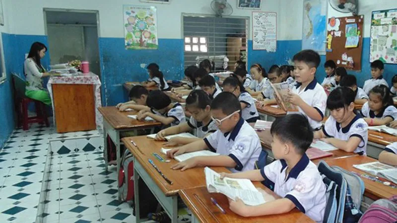 Thẩm định sách giáo khoa theo quy trình chặt chẽ 