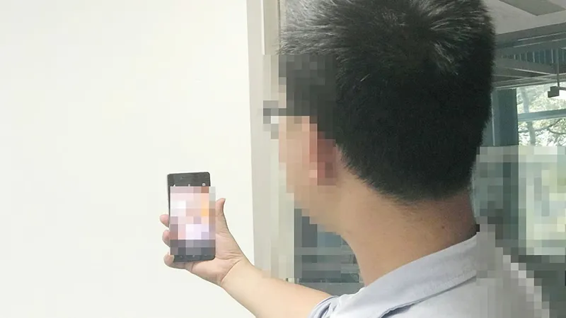 “Check in” phản cảm