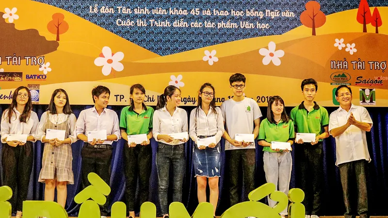 Tiếp sức sinh viên giàu nghị lực