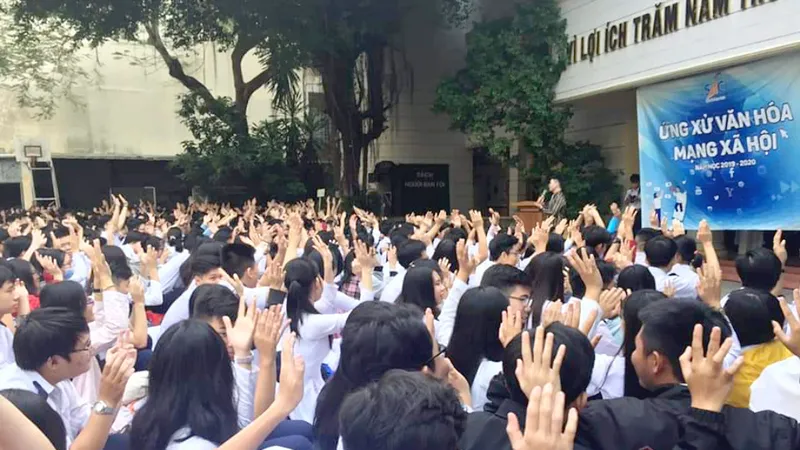 “Con dao” mang tên cư dân mạng