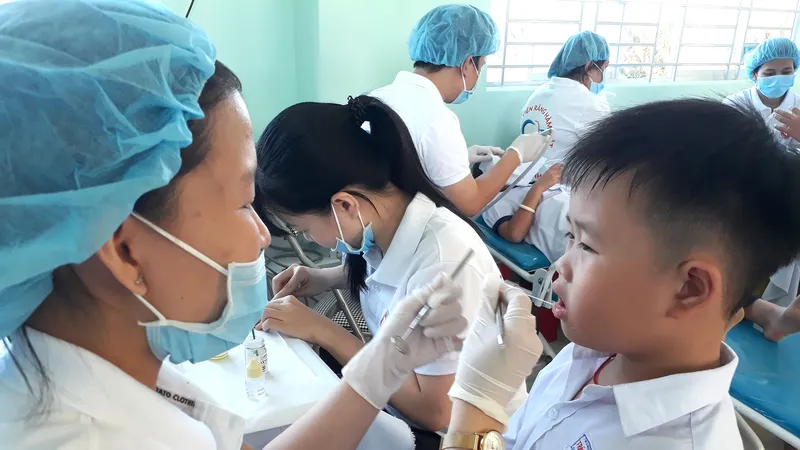 Cuối năm về xã anh hùng