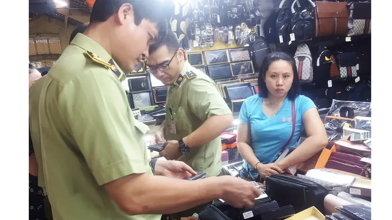 Cuối năm, tràn ngập hàng gian, hàng giả