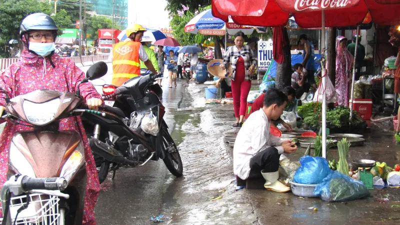 Chợ tự phát vây khu công nghiệp