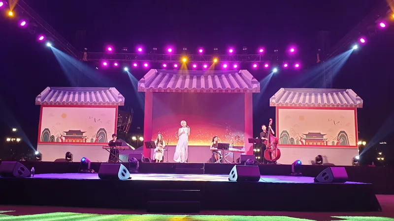 Lễ hội giao lưu văn hóa “Trái tim yêu thương” 2019 do Tổng Lãnh sự quán Hàn Quốc tại TPHCM tổ chức tại Vinhomes Central Park (quận Bình Thạnh)
