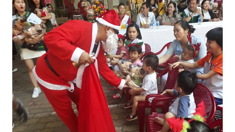 Giáng sinh ấm áp với các cháu mồ côi