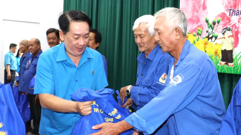 Tấm chân tình ở thành phố nghĩa tình