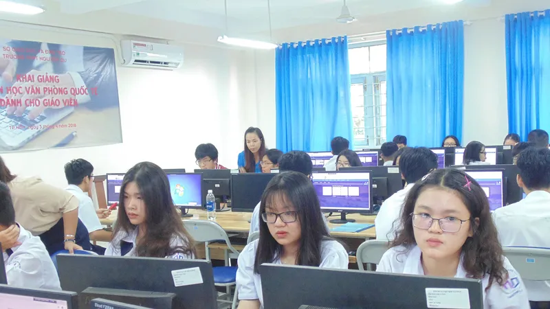Nhà giáo nỗ lực vượt “rào cản” 4.0