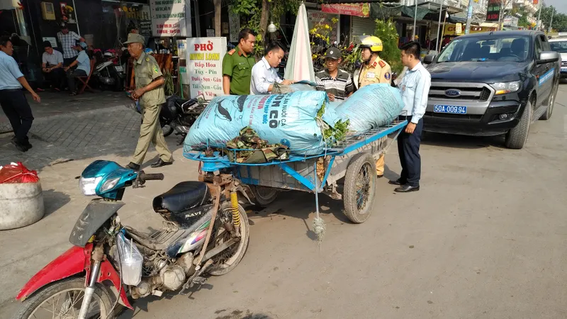 Chuyển hóa điểm nóng lấn chiếm lòng lề đường