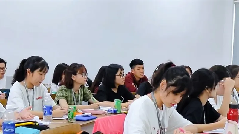 Lệch chuẩn chương trình chất lượng cao - Bài 1: Chạy đua mở ngành chất lượng cao