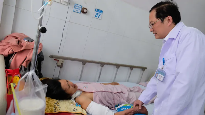 Nâng chất lượng cuộc sống nhân dân: Bứt phá phát triển y tế quận huyện 