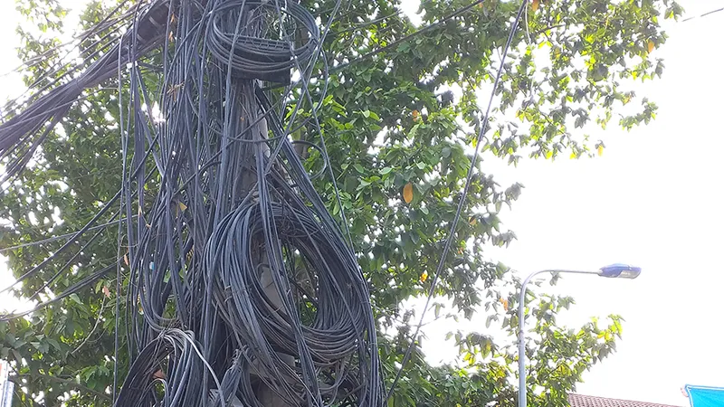 Chằng chịt đường dây điện