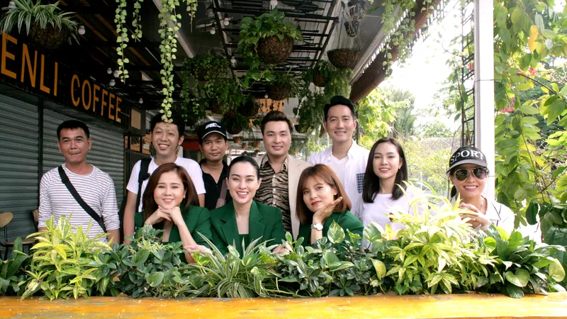 Bao la những trái tim hồng 