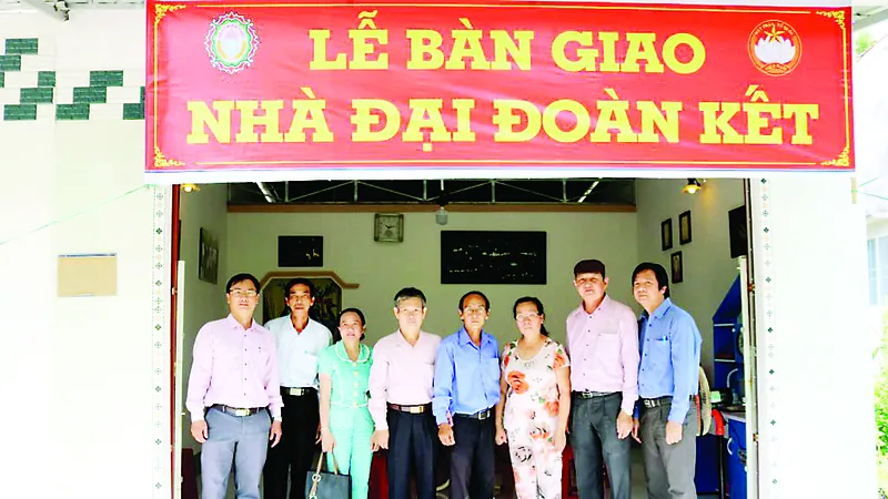 Công ty TNHH MTV Xổ số kiến thiết Đồng Tháp trao nhà đại đoàn kết cho hộ nghèo tại huyện Lai Vung 