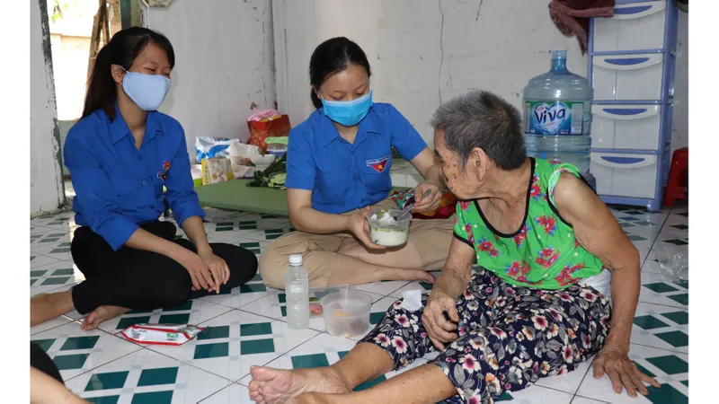 Đội hình tình nguyện hỗ trợ người yếu thế