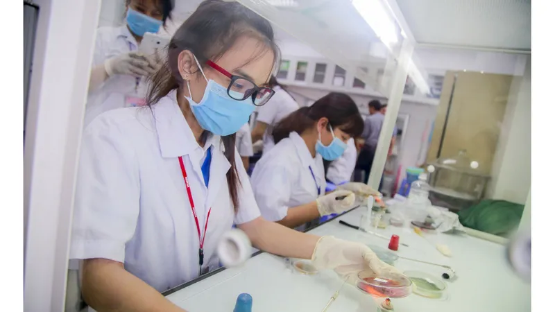 Trường đại học chia sẻ khó khăn với sinh viên