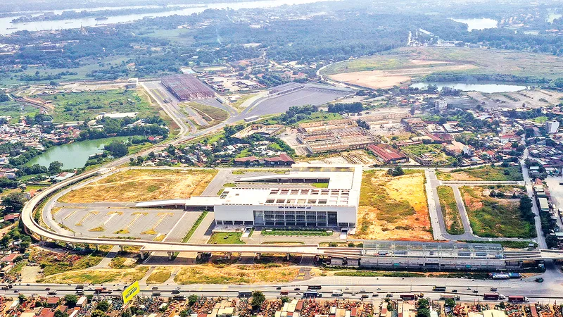 Hoàn thiện trạm cuối Metro số 1 kết nối với Bến xe miền Đông TPHCM. Ảnh: HOÀNG HÙNG