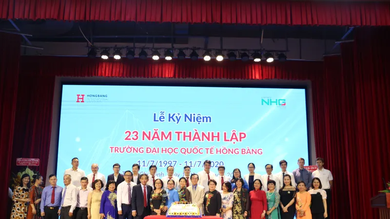 Lễ kỷ niệm 23 năm thành lập của Trường Đại học Quốc tế Hồng Bàng được tổ chức sáng ngày 10-7 tại Hội trường Beethoven
