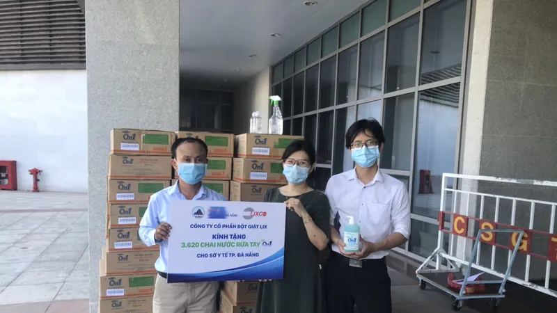 On1 trao tặng hơn 2000 lít dung dịch rửa tay các loại đến Đà Nẵng, Quảng Nam và Quảng Ngãi