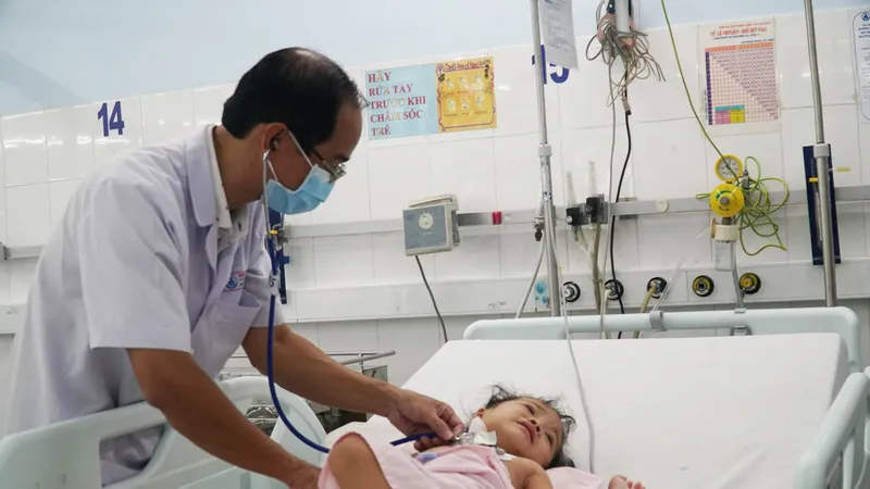 Cứu sống bệnh nhi viêm cơ tim tối cấp