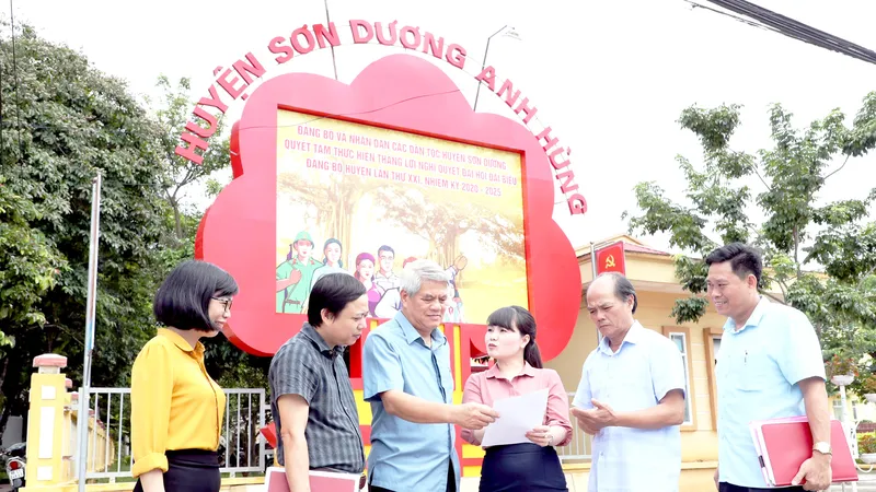 Nghị quyết Trung ương 4 với công tác nhân sự nhiệm kỳ mới - Bài 2: Chọn cán bộ, dưới có vững thì trên mới bền chắc 