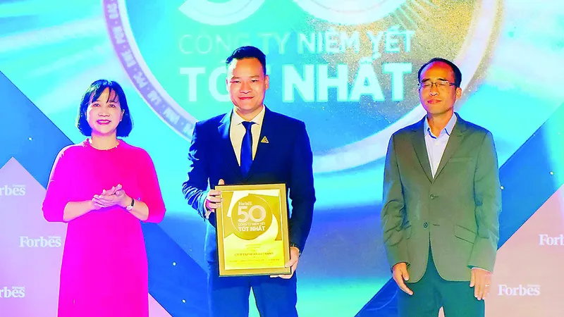 Tập đoàn Đất Xanh được vinh danh “Tốp 50 công ty niêm yết tốt nhất Việt Nam 2020”