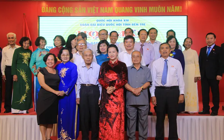 Chủ tịch Quốc hội dự họp mặt kỷ niệm 75 năm Ngày Tổng tuyển cử đầu tiên của Quốc hội Việt Nam tại Bến Tre. Ảnh: bentre.gov.vn
