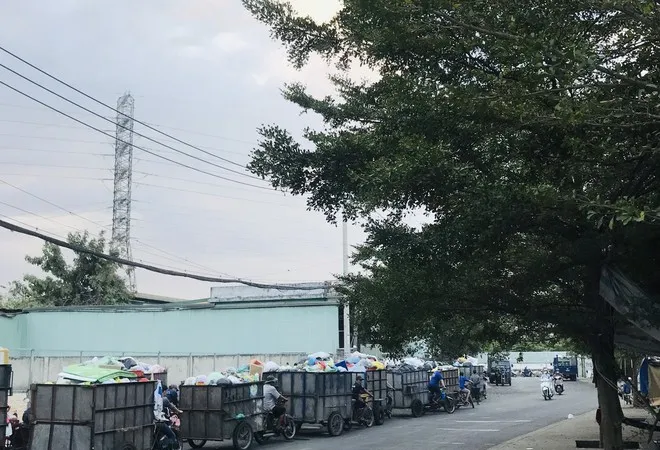 Khổ với trạm trung chuyển rác trước chung cư