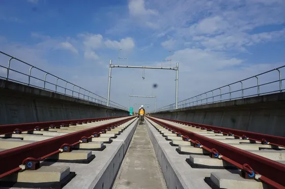 Thay gối cao su lệch khỏi vị trí của tuyến metro số 1